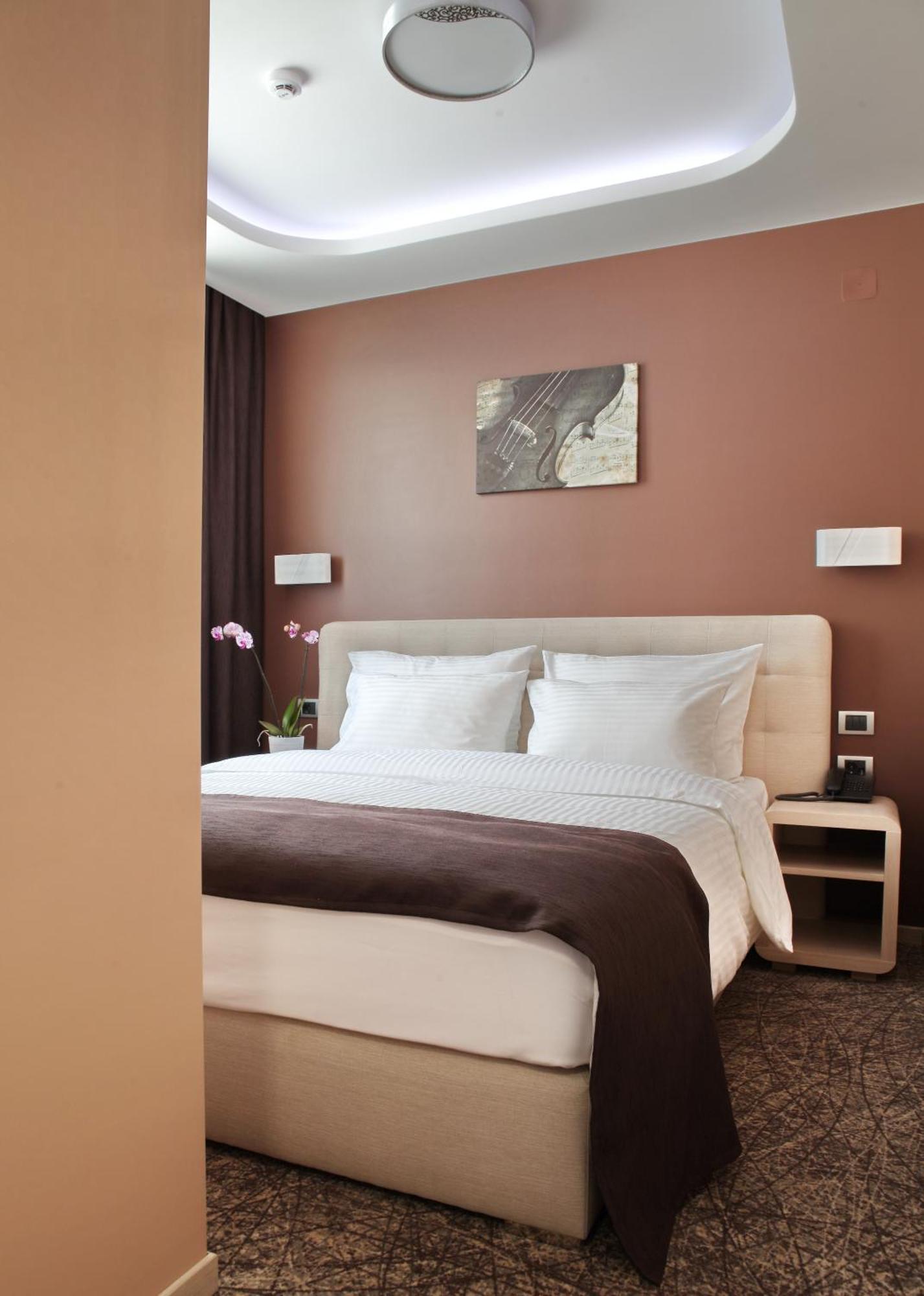 Garni Aveny Hotel 4*